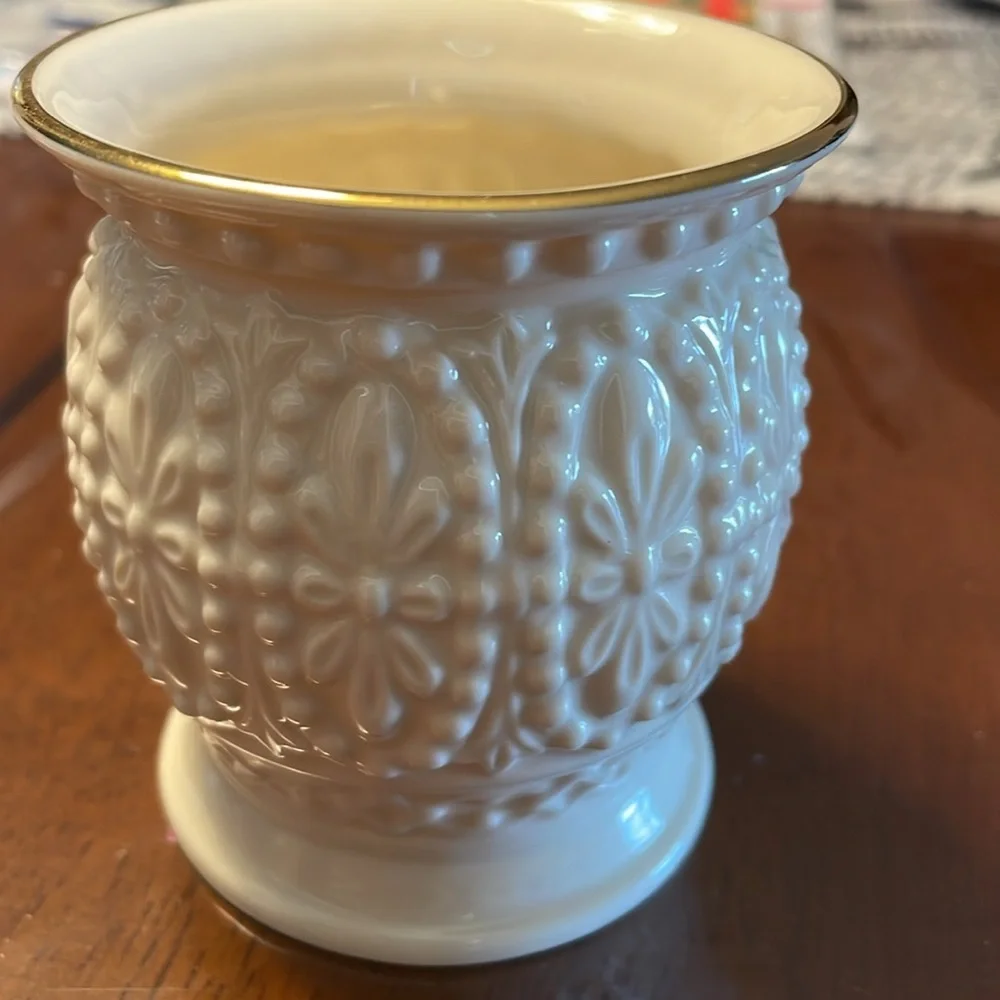 Lenox Cream Vase with Gold Trim - Picture 5 of 5